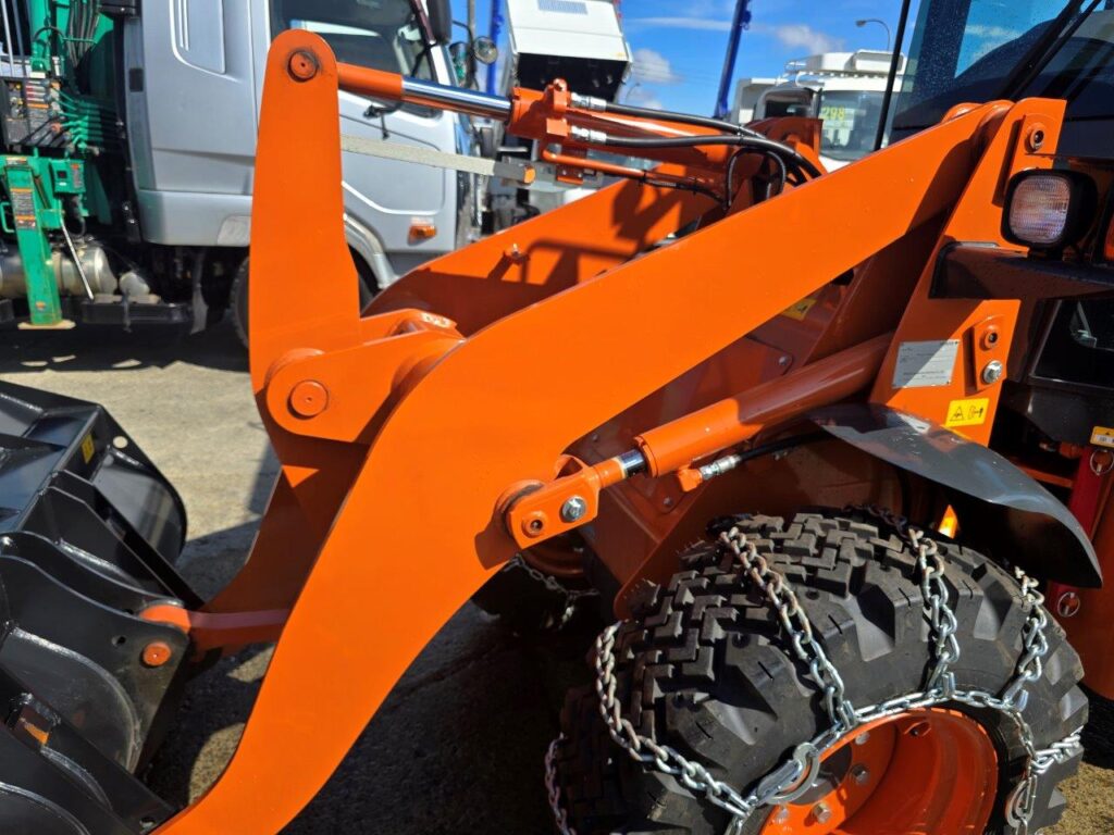 令和６年　日立　ZＷ30-5Ｂ　0.4立米　ダブルヒーター仕様・スノータイヤ・チェーン付　★使用時間55時間！★