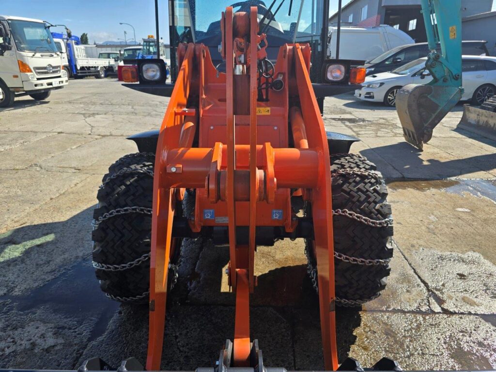 令和６年　日立　ZＷ30-5Ｂ　0.4立米　ダブルヒーター仕様・スノータイヤ・チェーン付　★使用時間55時間！★