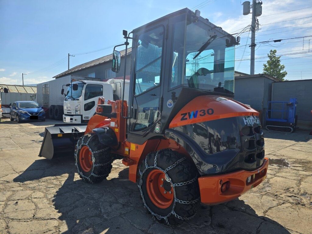 令和６年　日立　ZＷ30-5Ｂ　0.4立米　ダブルヒーター仕様・スノータイヤ・チェーン付　★使用時間55時間！★
