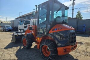 サムネイル: 令和６年　日立　ZＷ30-5Ｂ　0.4立米　ダブルヒーター仕様・スノータイヤ・チェーン付　★使用時間55時間！★