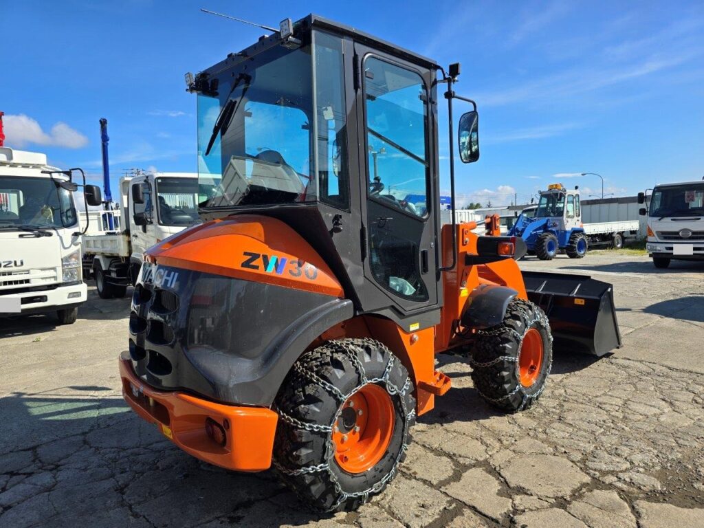 令和６年　日立　ZＷ30-5Ｂ　0.4立米　ダブルヒーター仕様・スノータイヤ・チェーン付　★使用時間55時間！★