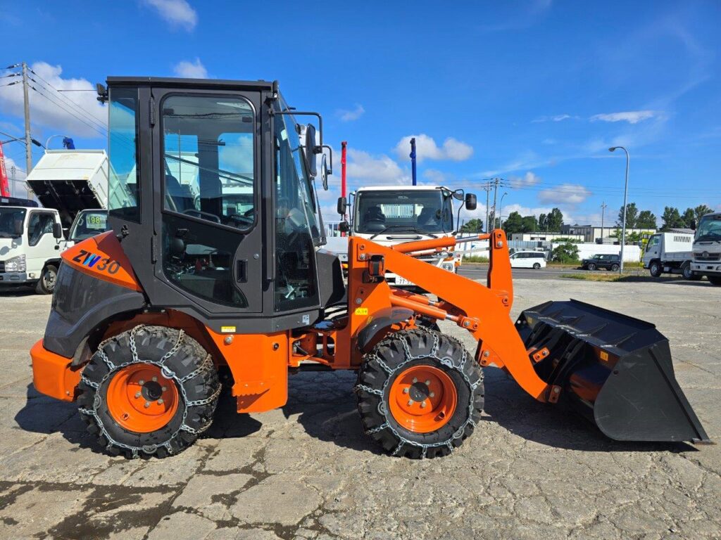 令和６年　日立　ZＷ30-5Ｂ　0.4立米　ダブルヒーター仕様・スノータイヤ・チェーン付　★使用時間55時間！★