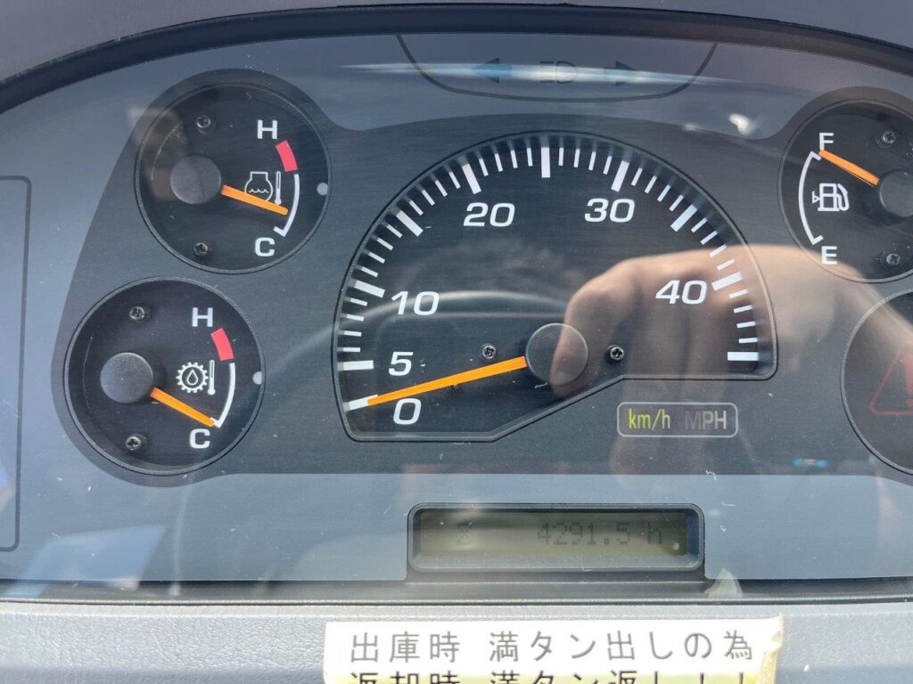 平成22年　コマツ　WA100-5Y　1.3立米　Wキャビン・ワンタッチ式スノウプラウ・走行ダンパ・エアコン・バケット付（車検令和8年6月）