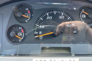 サムネイル: 平成22年　コマツ　WA100-5Y　1.3立米　Wキャビン・ワンタッチ式スノウプラウ・走行ダンパ・エアコン・バケット付（車検令和8年6月）