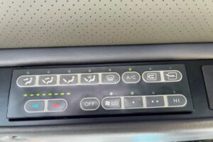 サムネイル: 平成22年　コマツ　WA100-5Y　1.3立米　Wキャビン・ワンタッチ式スノウプラウ・走行ダンパ・エアコン・バケット付（車検令和8年6月）