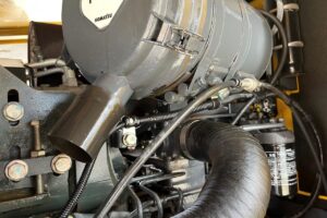 サムネイル: 平成22年　コマツ　WA100-5Y　1.3立米　Wキャビン・ワンタッチ式スノウプラウ・走行ダンパ・エアコン・バケット付（車検令和8年6月）
