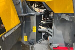 サムネイル: 平成22年　コマツ　WA100-5Y　1.3立米　Wキャビン・ワンタッチ式スノウプラウ・走行ダンパ・エアコン・バケット付（車検令和8年6月）