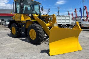 サムネイル: 平成22年　コマツ　WA100-5Y　1.3立米　Wキャビン・ワンタッチ式スノウプラウ・走行ダンパ・エアコン・バケット付（車検令和8年6月）