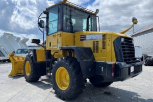 サムネイル: 平成22年　コマツ　WA100-5Y　1.3立米　Wキャビン・ワンタッチ式スノウプラウ・走行ダンパ・エアコン・バケット付（車検令和8年6月）