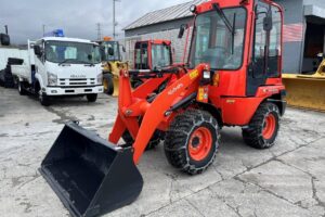 令和５年　クボタ　R430M　0.4立米　スノータイヤ（チェーン付）・盗難防止装置装着機