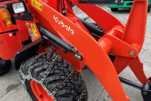 サムネイル: 令和５年　クボタ　R430M　0.4立米　スノータイヤ（チェーン付）・盗難防止装置装着機