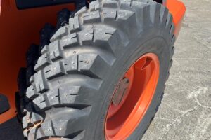 サムネイル: 平成26年　日立　ZW90　1.1立米　スノースパイクタイヤ装着車（車検令和8年10月）