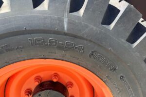 サムネイル: 平成26年　日立　ZW90　1.1立米　スノースパイクタイヤ装着車（車検令和8年10月）