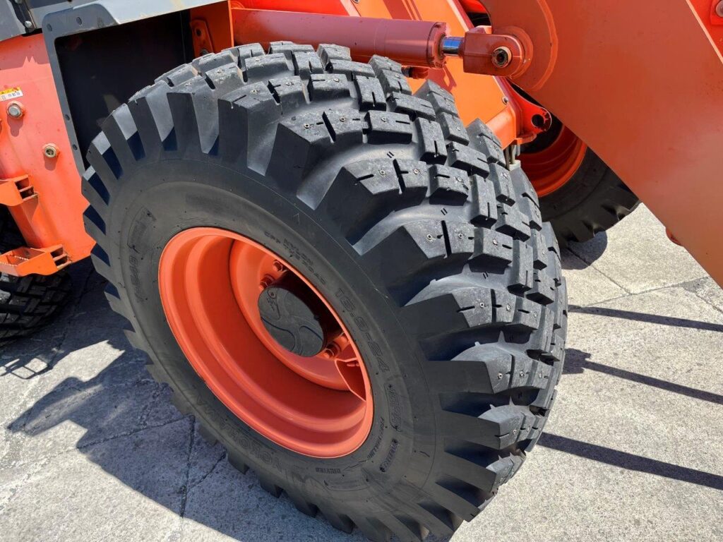 平成26年　日立　ZW90　1.1立米　スノースパイクタイヤ装着車（車検令和8年10月）