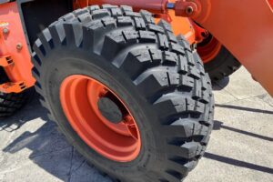 サムネイル: 平成26年　日立　ZW90　1.1立米　スノースパイクタイヤ装着車（車検令和8年10月）