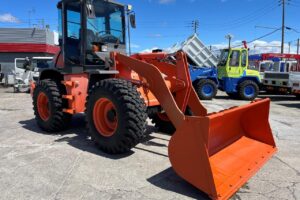 サムネイル: 平成26年　日立　ZW90　1.1立米　スノースパイクタイヤ装着車（車検令和8年10月）