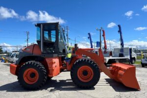 サムネイル: 平成26年　日立　ZW90　1.1立米　スノースパイクタイヤ装着車（車検令和8年10月）