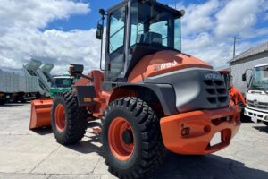 サムネイル: 平成26年　日立　ZW90　1.1立米　スノースパイクタイヤ装着車（車検令和8年10月）