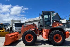 サムネイル: 平成26年　日立　ZW90　1.1立米　スノースパイクタイヤ装着車（車検令和8年10月）
