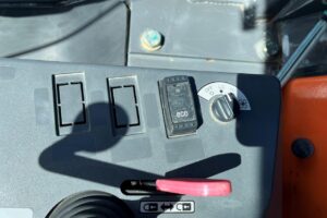 サムネイル: 平成26年　日立　ZW90　1.1立米　スノースパイクタイヤ装着車（車検令和8年10月）