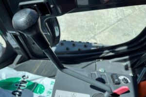 サムネイル: 平成26年　日立　ZW90　1.1立米　スノースパイクタイヤ装着車（車検令和8年10月）