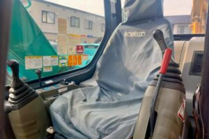 サムネイル: 平成年18年　コベルコ　油圧ショベル　SK70SR-1ES