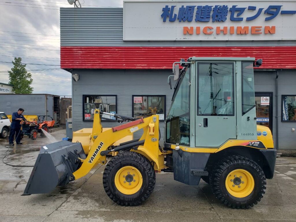 平成22年　ヤンマー　V3-6　スノータイヤ・シングル配管付・使用時間５３５時間　0.4立米