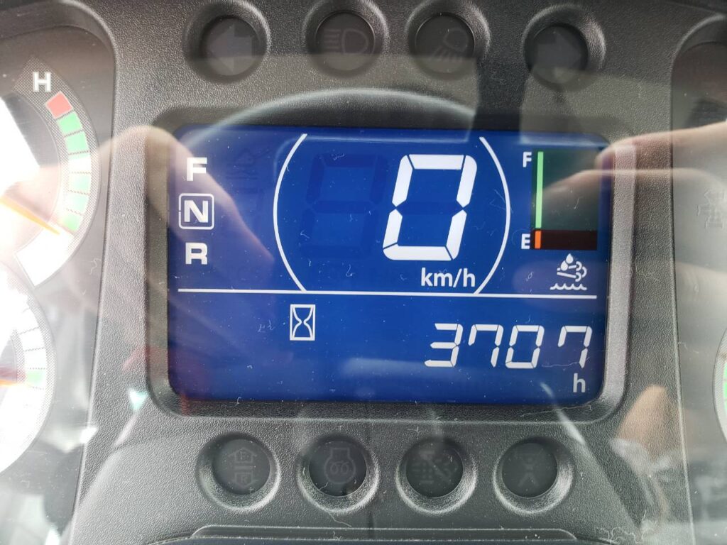 令和６年　日立　ZW100-6　スノースパイクタイヤ・エアコン付　1.3立米（車検令和8年12月）