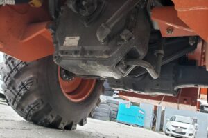 サムネイル: 令和６年　日立　ZW100-6　スノースパイクタイヤ・エアコン付　1.3立米（車検令和8年12月）