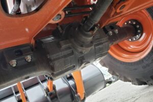 サムネイル: 令和６年　日立　ZW100-6　スノースパイクタイヤ・エアコン付　1.3立米（車検令和8年12月）