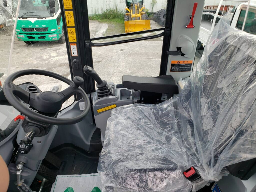 令和６年　日立　ZW100-6　スノースパイクタイヤ・エアコン付　1.3立米（車検令和8年12月）