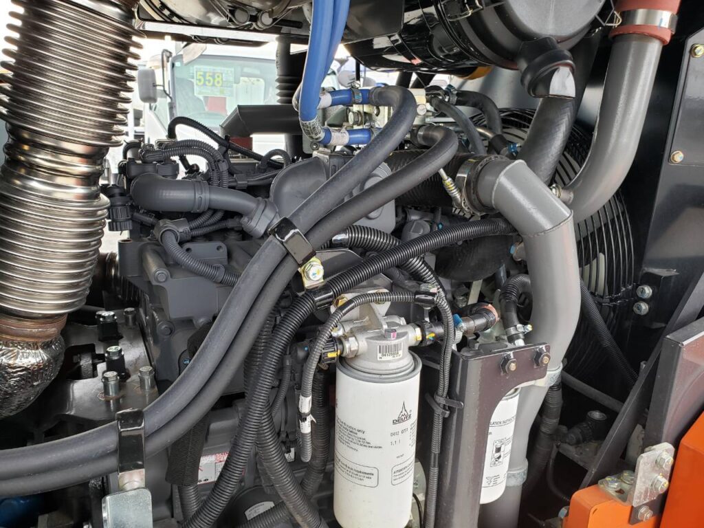令和６年　日立　ZW100-6　スノースパイクタイヤ・エアコン付　1.3立米（車検令和8年12月）
