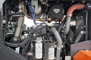 サムネイル: 令和６年　日立　ZW100-6　スノースパイクタイヤ・エアコン付　1.3立米（車検令和8年12月）