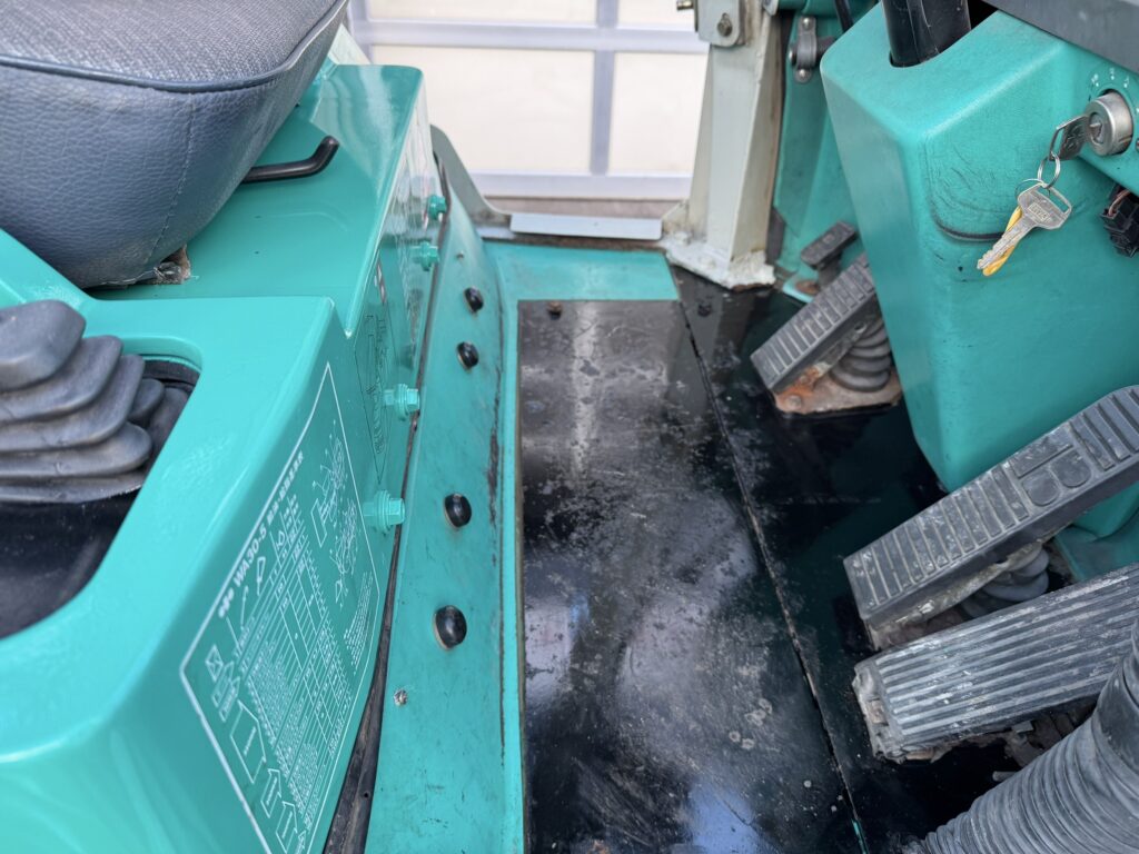 平成8年　コマツWA30-5E　0.4㎥　バケット幅168cm　使用時間2502HR