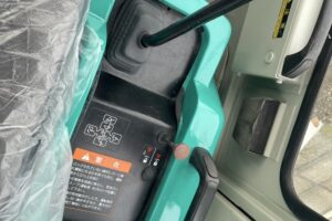 サムネイル: 平成8年　コマツWA30-5E　0.4㎥　バケット幅168cm　使用時間2502HR