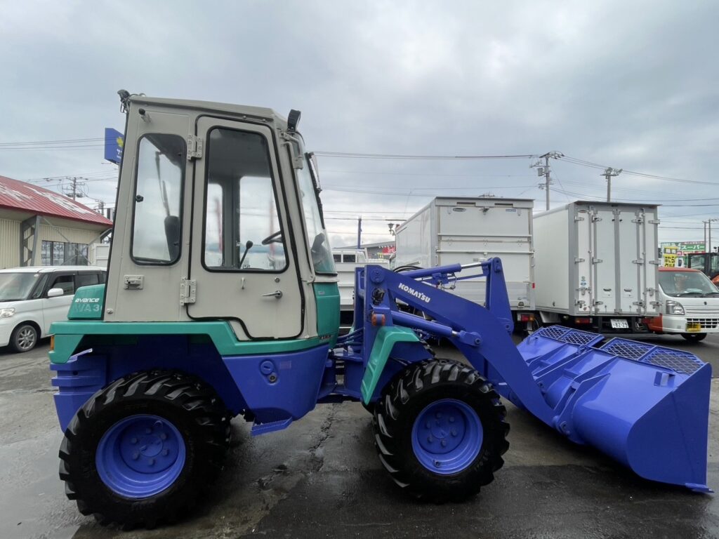 平成8年　コマツWA30-5E　0.4㎥　バケット幅168cm　使用時間2502HR