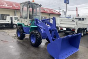 サムネイル: 平成8年　コマツWA30-5E　0.4㎥　バケット幅168cm　使用時間2502HR