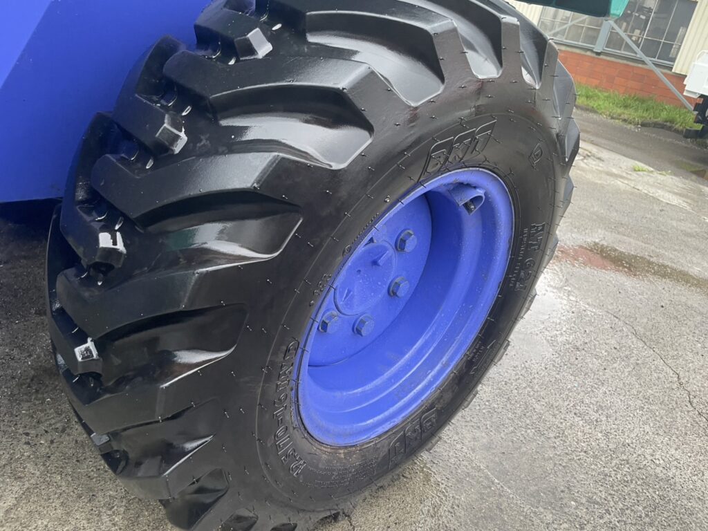 平成8年　コマツWA30-5E　0.4㎥　バケット幅168cm　使用時間2502HR