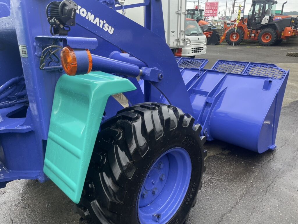 平成8年　コマツWA30-5E　0.4㎥　バケット幅168cm　使用時間2502HR