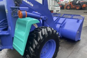 サムネイル: 平成8年　コマツWA30-5E　0.4㎥　バケット幅168cm　使用時間2502HR