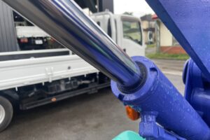 サムネイル: 平成8年　コマツWA30-5E　0.4㎥　バケット幅168cm　使用時間2502HR