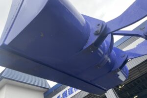 サムネイル: 平成8年　コマツWA30-5E　0.4㎥　バケット幅168cm　使用時間2502HR