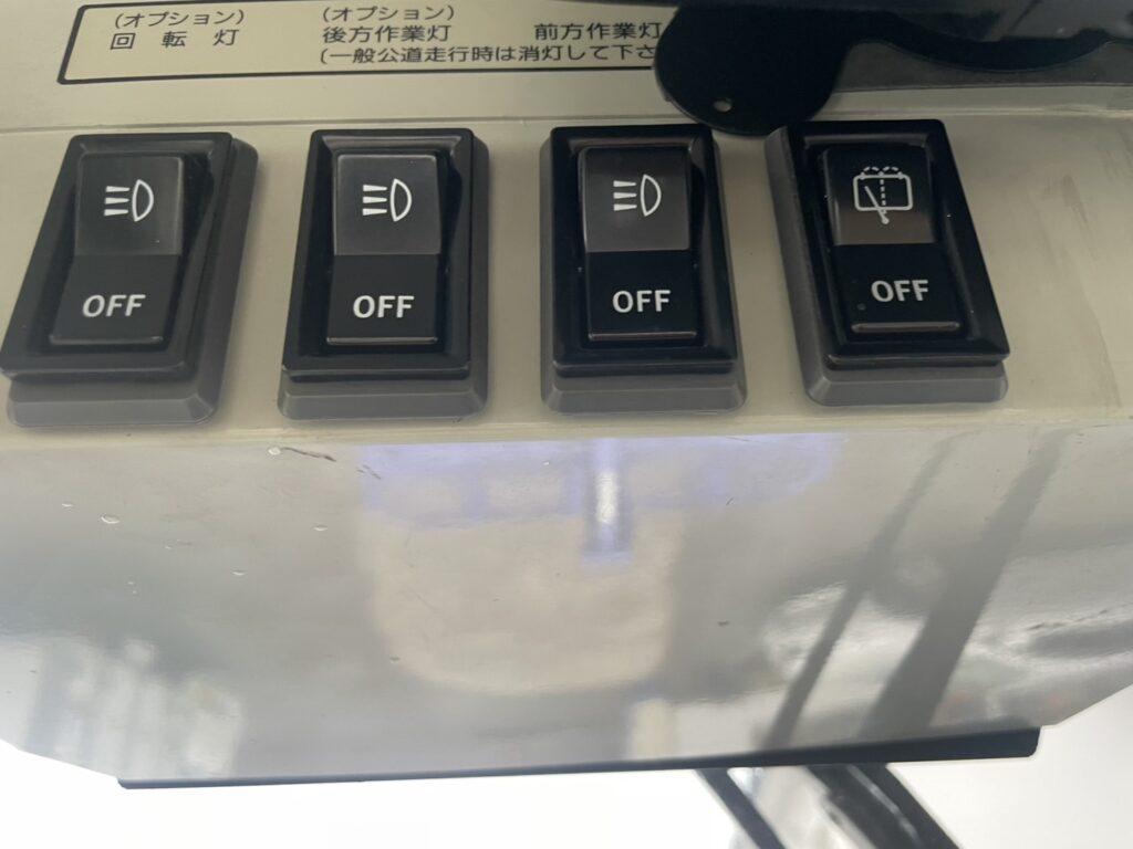 平成8年　コマツWA30-5E　0.4㎥　バケット幅168cm　使用時間2502HR