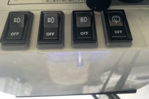 サムネイル: 平成8年　コマツWA30-5E　0.4㎥　バケット幅168cm　使用時間2502HR
