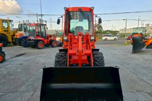 サムネイル: 平成25年　クボタ R430Z　バケット幅158cm　0.4立米　使用時間1071時間