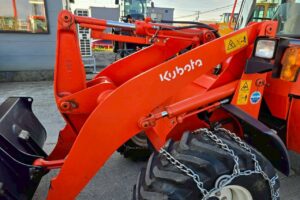 サムネイル: 平成25年　クボタ R430Z　バケット幅158cm　0.4立米　使用時間1071時間