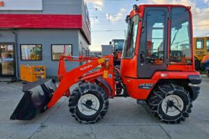 サムネイル: 平成25年　クボタ R430Z　バケット幅158cm　0.4立米　使用時間1071時間