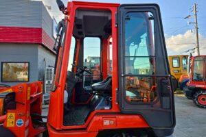 サムネイル: 平成25年　クボタ R430Z　バケット幅158cm　0.4立米　使用時間1071時間