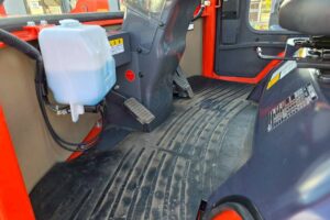 サムネイル: 平成25年　クボタ R430Z　バケット幅158cm　0.4立米　使用時間1071時間