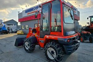 サムネイル: 平成25年　クボタ R430Z　バケット幅158cm　0.4立米　使用時間1071時間